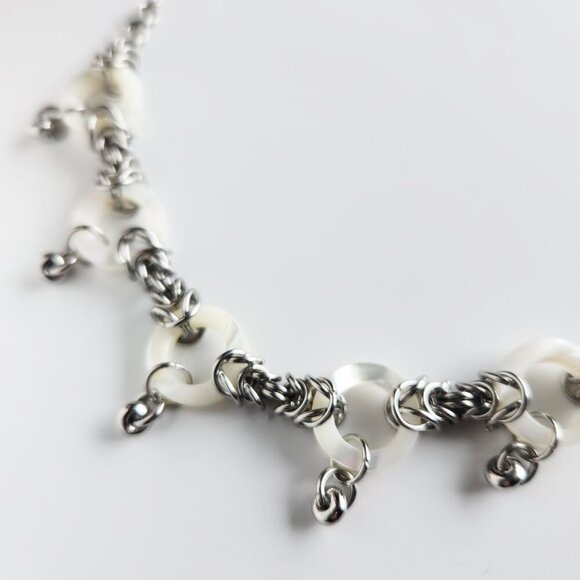 Mother-of-pearl and silver medieval princess chain mail necklace - Picture 8 of 9